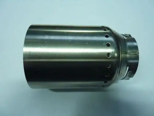 Flammrohr mit runden Löchern, aus Metall mit glatter Oberfläche. Produkt von Remeha, geeignet für Heizungsanwendungen.